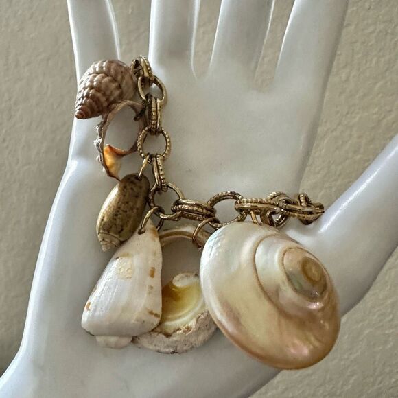 Vintage genuine shell charm bracelet - Picture 7 of 8